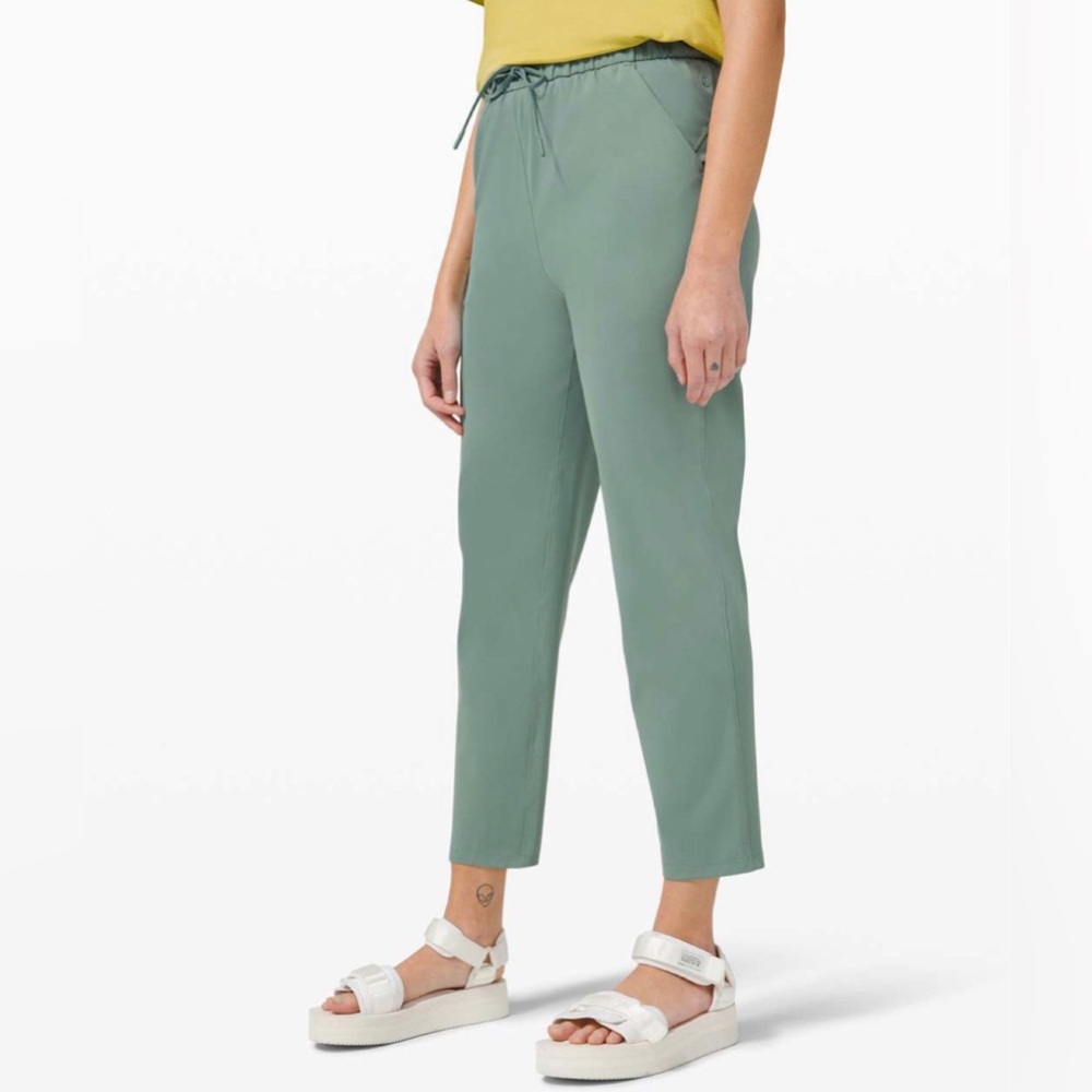 Lululemon on the fly 7/8 pants tidewater